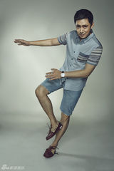 组图：高鑫最新写真曝光 时尚动感尽展风采