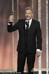 组图：科斯特纳凭《海菲茨》获迷你剧最佳男主