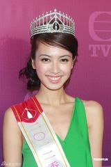 组图：港姐由观众票选成空话 曾醒明鞠躬致歉