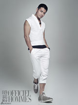 组图：邵兵质感大片简约型酷 示范男人性感