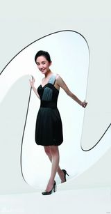 幻灯图：李倩化身俏丽新娘 拍片尽显小资情调