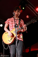 组图：陈柏霖首登春呐舞台现场唱摇滚