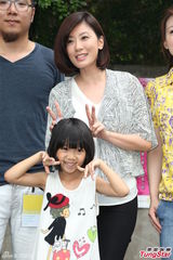 组图：贾静雯拍戏展母爱 不敌岁月脸上现皱纹