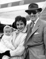 组图：盘点伊丽莎白-泰勒与儿女温馨合影