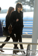 组图：宋智孝成宥利韩智慧便装现身机场赴香港