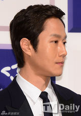 组图：韩星郑宇获韩国第一品牌大赏特别奖