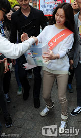 组图：韩星韩智敏朴真熙裴钟玉为饥饿儿募捐