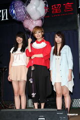 组图：容祖儿睽违11年台北开唱 一身大红烧乌龟