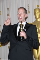 高清图：奥斯卡后台 《飞屋》导演道格表情搞笑