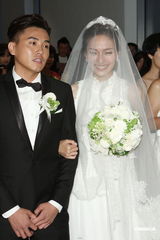 组图：纪文蕙大婚性感露半球 曾之乔杨佑宁也想婚