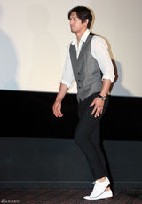 高清组图：韩片《第七矿区》试映 河智苑抹胸裙性感