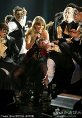 组图：2012全美音乐奖比伯擒三奖 众星热力演出