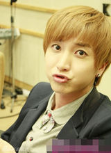 策划：卖萌耍宝手册揭秘 嘟嘴吐舌扮萝莉