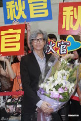 组图：郑少秋新剧与邵美琪激吻 陈豪陈茵媺避忌