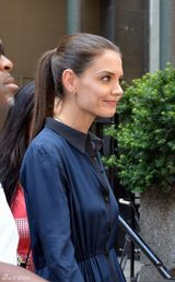 组图：凯蒂-霍尔姆斯提离婚后首次亮相