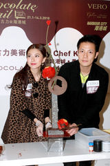 幻灯组图：丁子高情人节陪家人 杨千嬅虎年暂不添丁