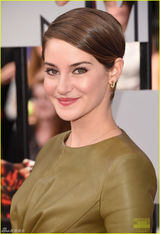 组图：MTV电影奖女星斗艳 阿尔芭清新欧拉性感