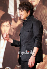 组图：金俊宋日国等出席新剧《强力班》发布会