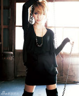 组图：日本人气混血模特藤井莉娜性感服饰写真