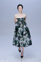 组图：蒋欣曝光春日写真 造型婉约气质灵动