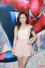 组图：文咏珊黑色吊带裙现身 惹蜘蛛侠兴奋不已