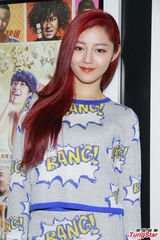 组图：王菀之演妓女受好评 情人节与男友下厨