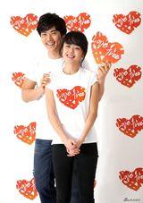 高清图：文根英金强宇携手为慈善 展现温暖笑容