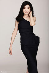 组图：陈丽娜小黑裙尽显优雅  大秀迷人曲线