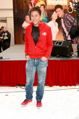 幻灯图集：马德钟望《搜下留情》三角恋博收视