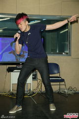 组图：宝弟变青蛙王子 将与高凌风隔世对唱