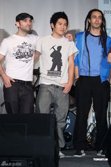 组图：曹格欲捐演唱会收入 不怕与萧敬腾比较