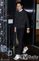 组图：李真旭等亮相活动 崔江熙风衣皮裙时尚