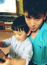 组图：最帅潮爸萌娃走红 潮萌不输林志颖父子