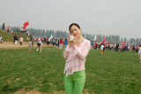 组图：芙蓉姐姐出席公益活动 放飞和平鸽露肉走光