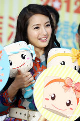 组图：林依晨清纯亮相 称将带男友见家人