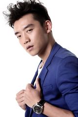 组图：郑恺杂志写真玩转表情 彰显轻熟型男魅力