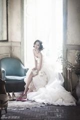 组图：韩国女星徐智英婚纱照曝光 白色纱裙秀唯美