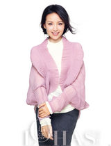 高清图：董洁再登杂志封面 女人味和清纯感并存