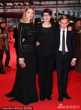 组图：影展主席现身《姐姐》首映 蕾雅长裙美艳