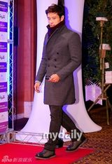 组图：李秉宪安圣基等出席韩国电影协会忘年会