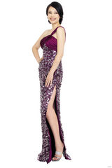 幻灯图：孔维拍摄母亲节写真 携子靓丽出镜