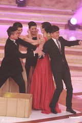 高清图：无线2011年台庆揭幕 众小生花旦盛装亮相