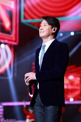 高清图：群星闪耀东方卫视跨年 五月天摇滚全场