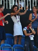 组图：凯特王妃观战英国女子曲棍球比赛