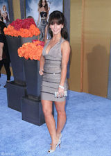 高清组图：詹妮弗-洛夫-休伊特紧身礼服秀身段