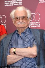 组图：威尼斯重启未来发布会 导演园子温亮相