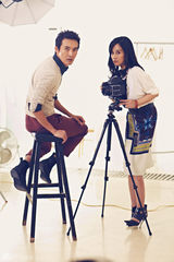 组图：张铎陈松伶居家写真 甜蜜搞怪共享情元节