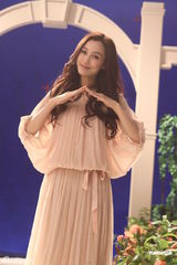 组图：范玮琪为公益歌曲拍摄MV 个唱邀吴佩慈站台