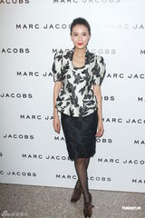 组图：众星出席时装展 陈慧琳小腹平坦不似怀孕