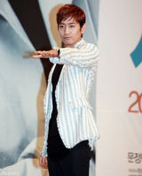 高清组图：韩艺瑟神话Eric宣传《间谍明月》十足养眼